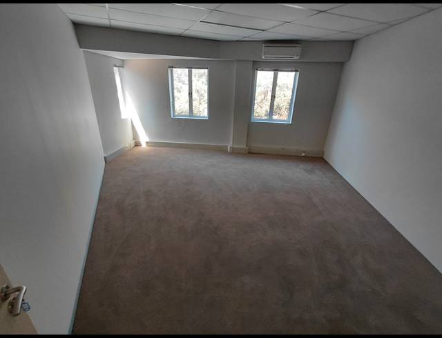 224M² OFFICE TO LET IN FOURWAYS